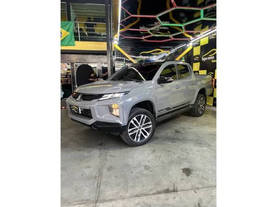 MITSUBISHI TRITON 2.4 BITURBO DIESEL CD HPE-S 4X4 AUTOMÁTICO MITSUBISHI TRITON 2.4 BITURBO DIESEL CD HPE-S 4X4 AUTOMÁTICO